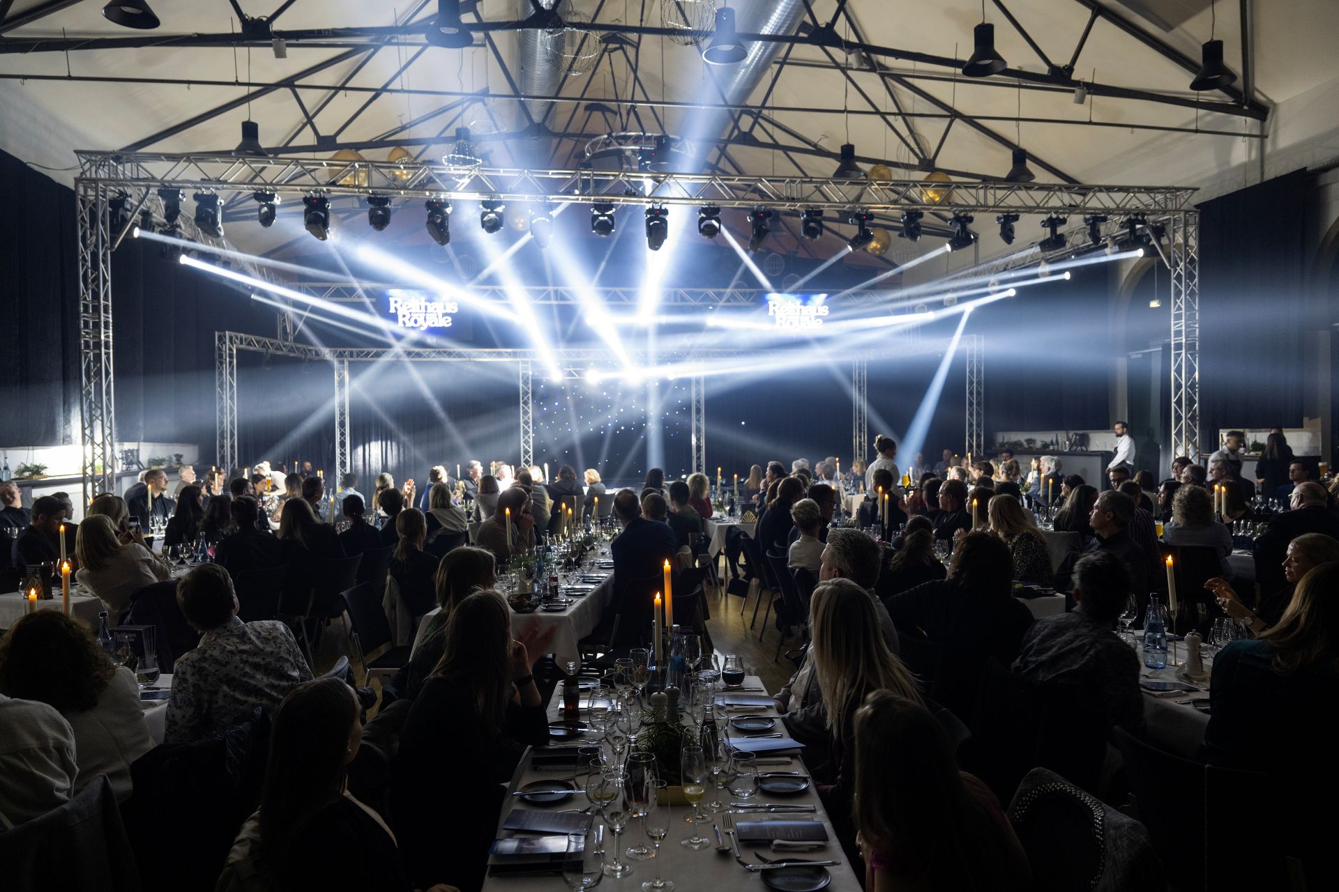 Reithaus-Royale-Bühne im Scheinwerferlicht