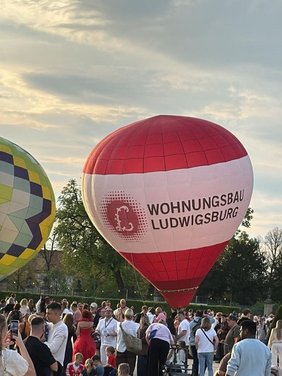 Ballon der Wohnungsbau Ludwigsburg kurz vor dem Abheben