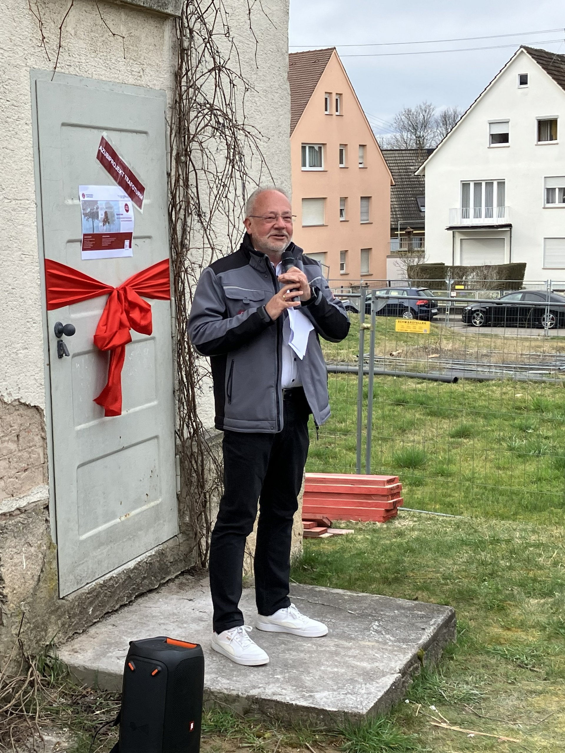 WBL-Geschäftsführer Andreas Veit begrüßt die Gäste